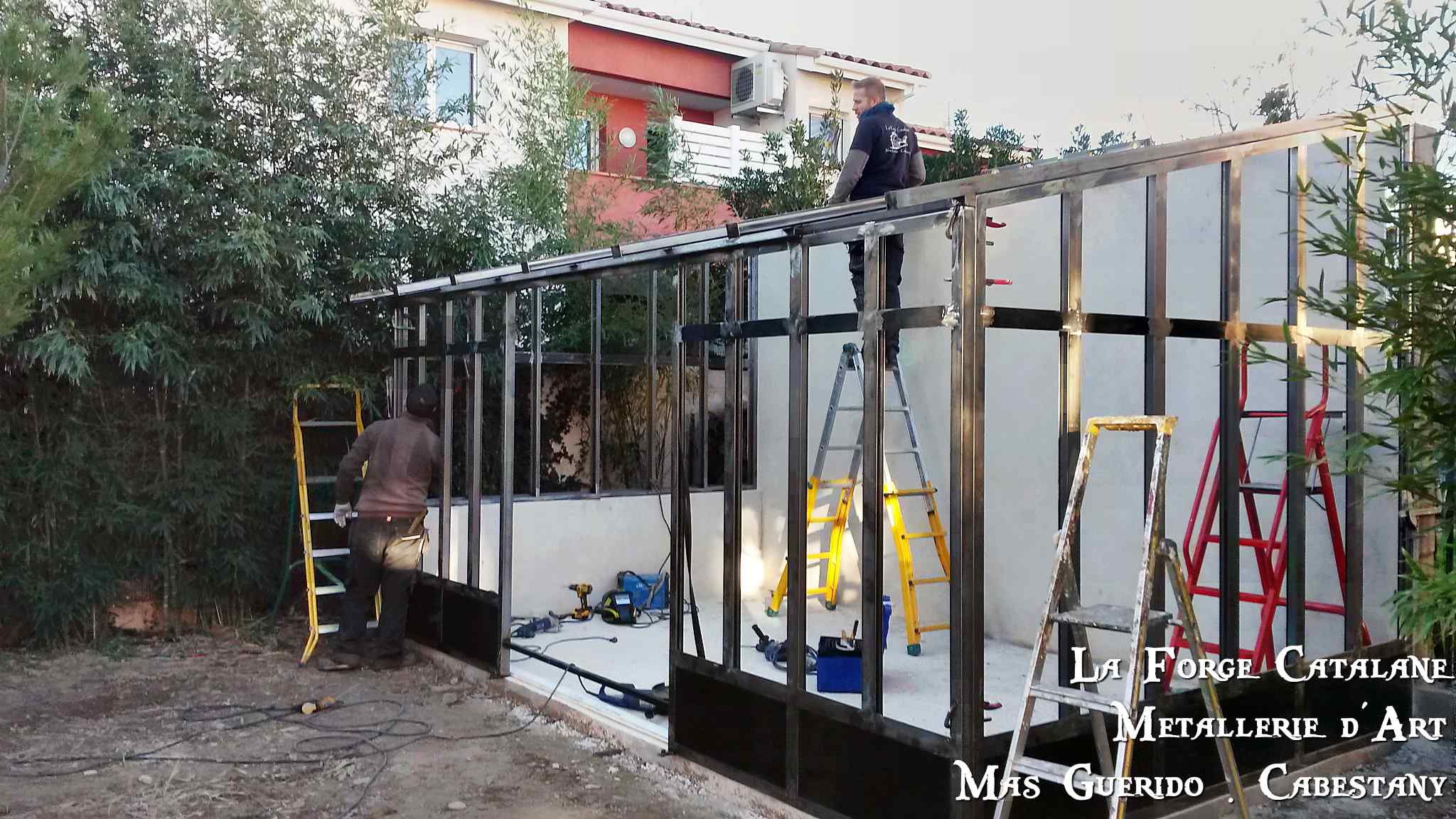 verriere ancien atelier local artiste elne Forge Catalane.jpg